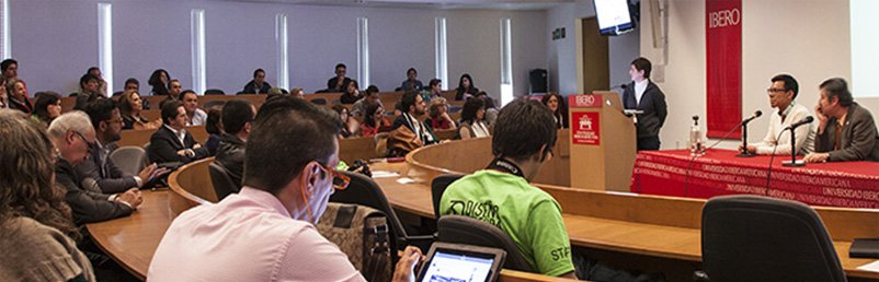 Fotografía - Imágen de una de las conferencias.